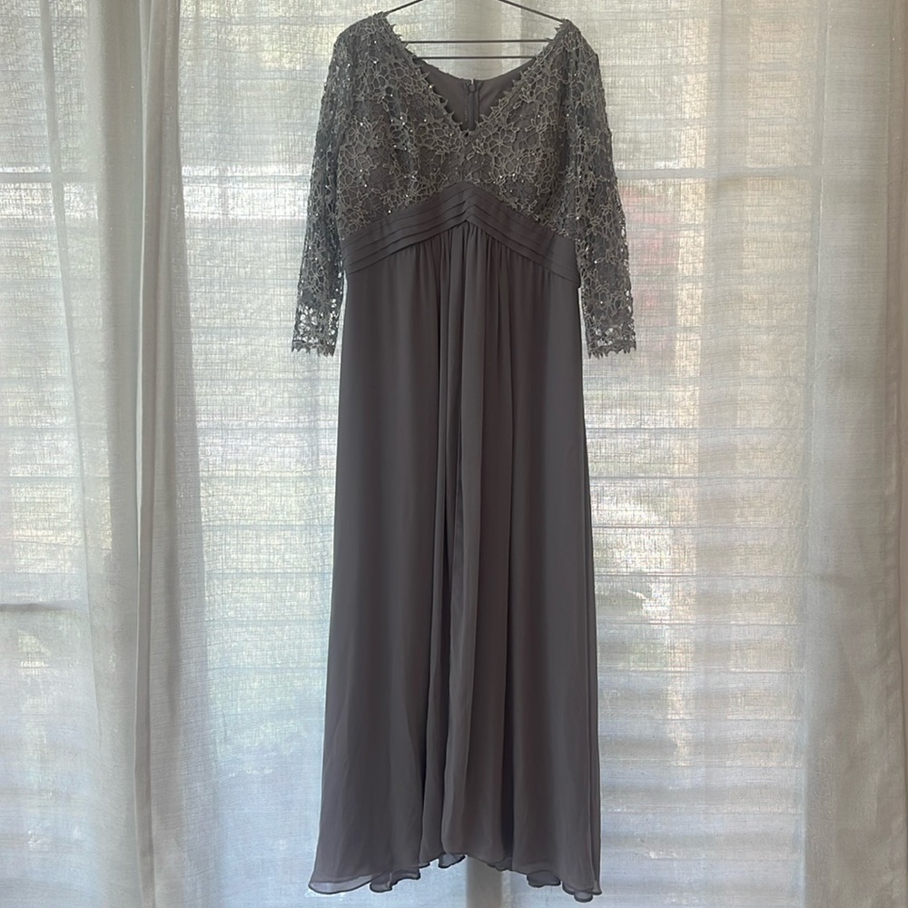 Elegant Gray Dress - Picture 3 of 9